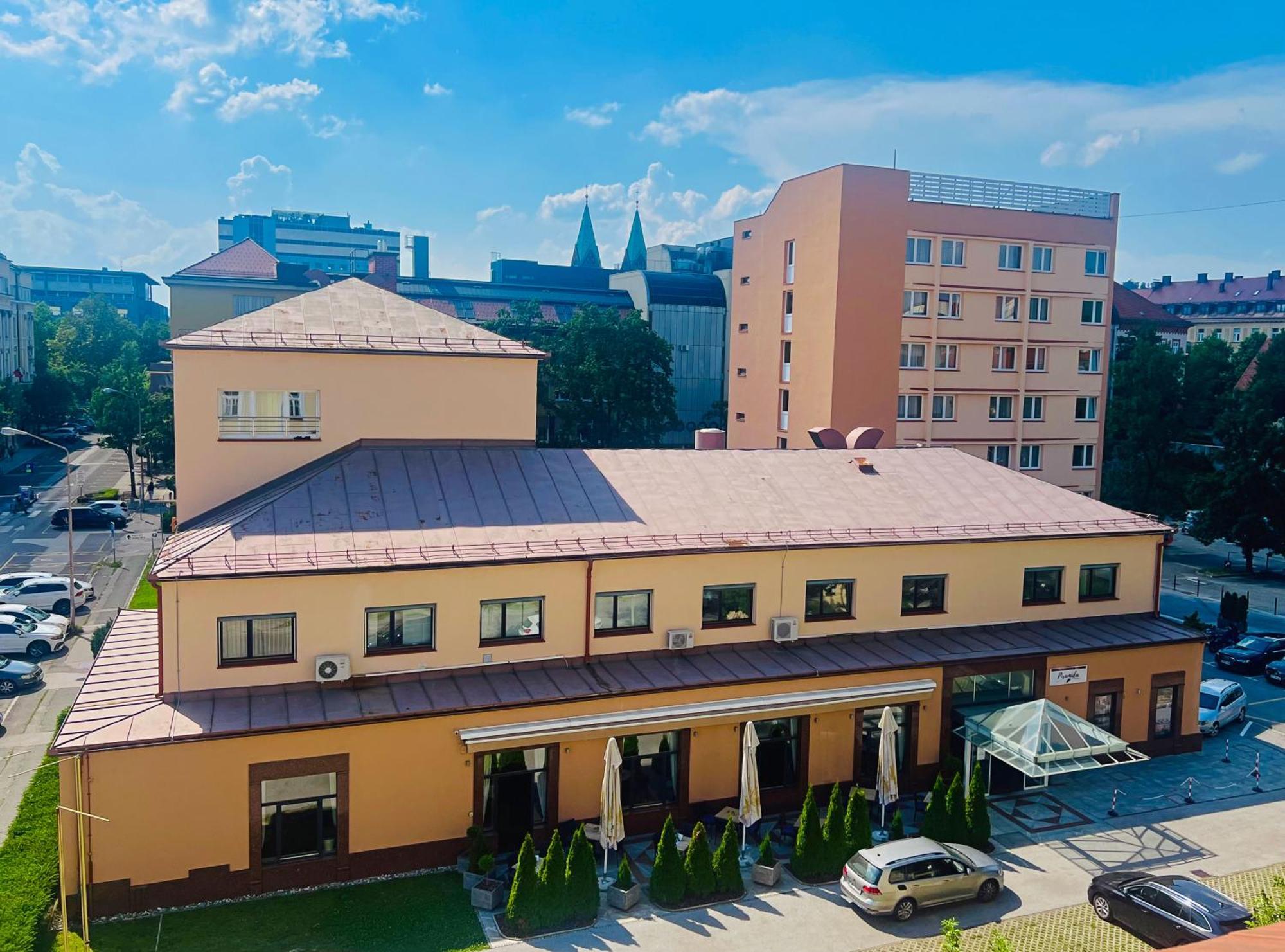 Hotel Piramida Máribor Exterior foto